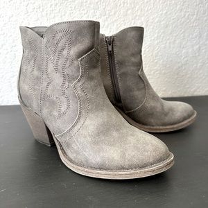BKE cowboy Boots. Grey. Booties. Size 6.5